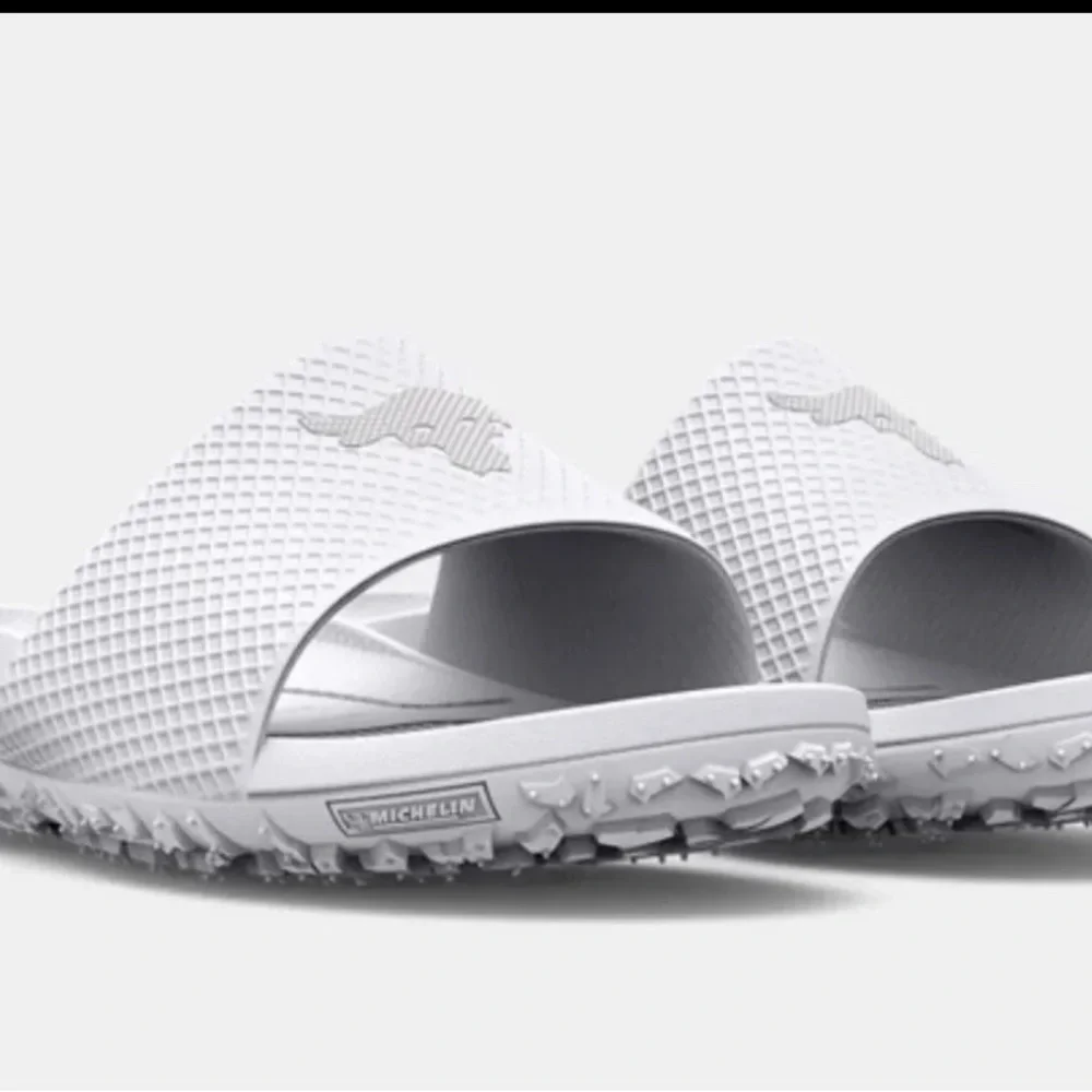 NWOB Under Armour UA Project Rock White Slides / Brahma Bull Size 8 The Rock